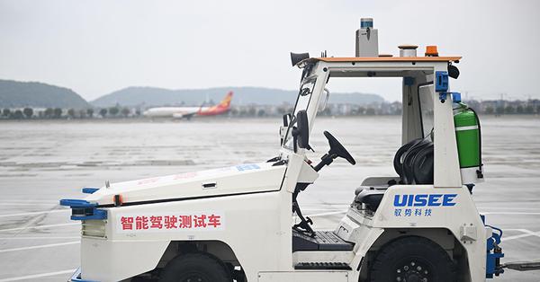 Self-driving cargo tractors complete road test at Hangzhou airport