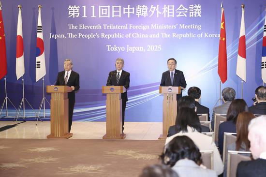 China, Japan, ROK vow to deepen relations amid global uncertainties