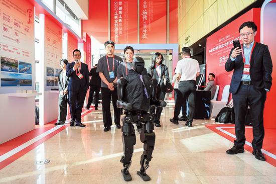 More companies make beeline for Shanghai