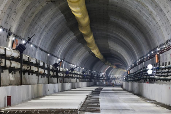 Guangdong undersea tunnel connected