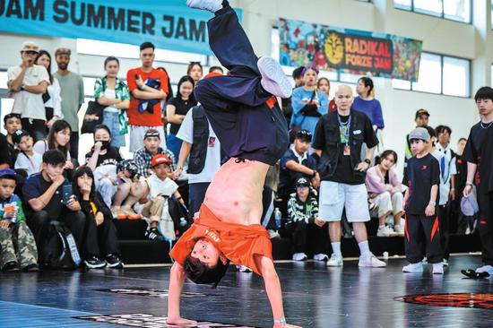 Chinese breakdancer takes win on way to defending world title