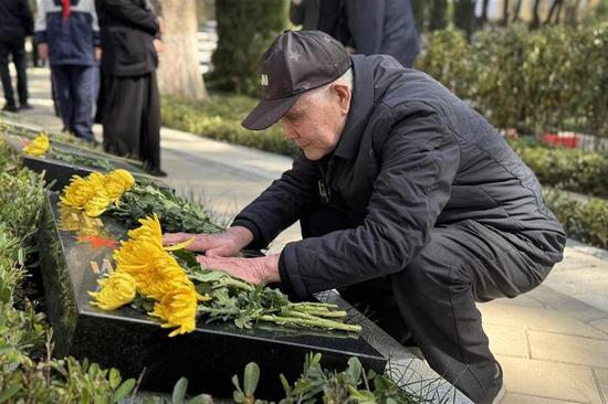 Unnamed martyr reburied after 76 years in Yichang