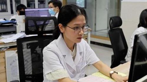 Bilingual doctor builds China-Vietnam ties at border hospital