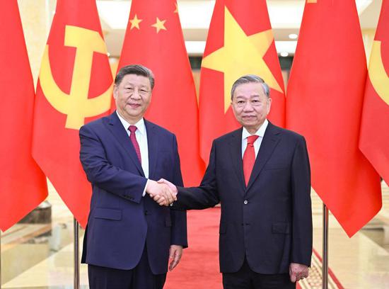 Xi calls for deepening building of China-Vietnam community with shared future