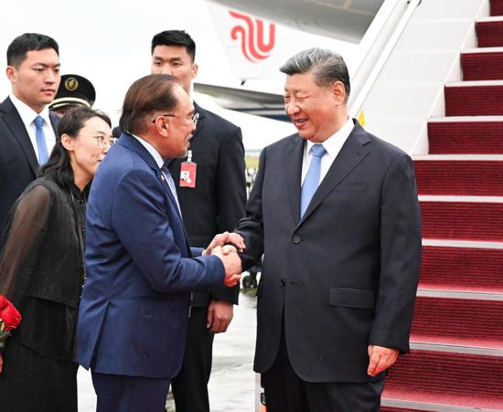 Xi arrives in Kuala Lumpur for state visit to Malaysia