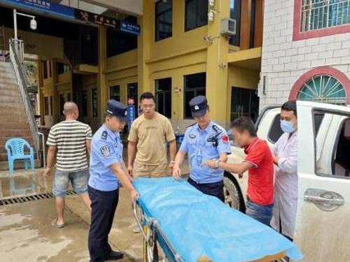 Xishuangbanna border station opens 'green life channel' to aid three critically ill patients