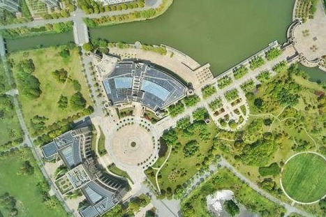 Couple donate one billion yuan to Fudan University