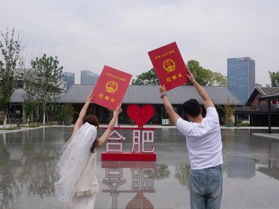 Newlyweds register on May 20 across China