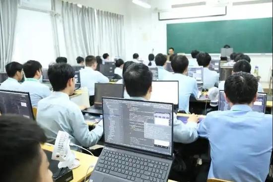Students chase good job prospects after graduation