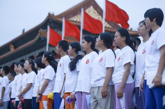 1,500 students from western China join Beijing peers to watch flag-raising ceremony at Tiananmen Square