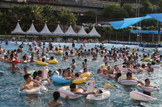 China sees record-breaking heatwaves in flood season