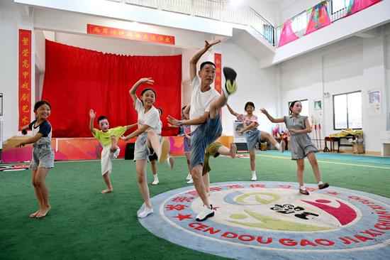 Passing down the legacy of Gaojia Opera in southeast China