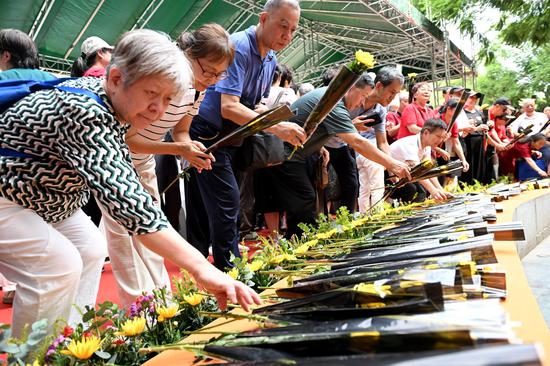 Anti-Japanese Aggression Resistance fighters, descendants in Fuzhou pay tribute to fallen heroes