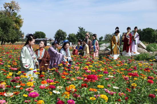 Beijing kicks off 2025 Autumn Tour at the Old Summer Palace