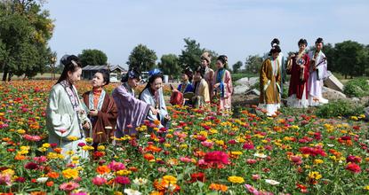 Beijing kicks off 2025 Autumn Tour at the Old Summer Palace