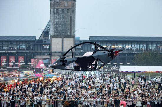 Multiple aircraft debut at east China's Hangzhou park