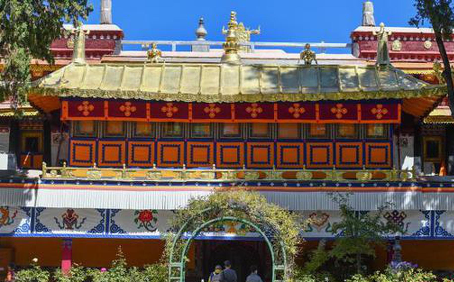 Autumn hues grace Norbulingka in Lhasa
