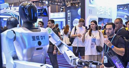 Smart service robots attract buyers at 138th Canton Fair