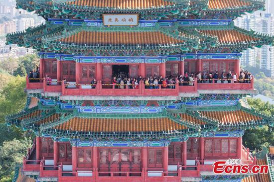 Nanjing residents celebrate the Double Ninth Festival by climbing hig