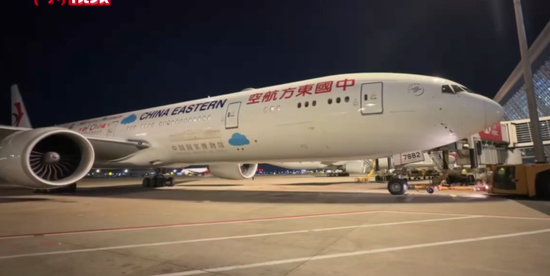 China Eastern Airlines' flight MU745, the first direct air route between China and Argentina, prepares to depart Shanghai Pudong International Airport on Dec. 4, 2025.(Screenshot photo by China News Service)