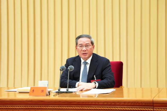 Li Qiang, a member of the Standing Committee of the Political Bureau of the Communist Party of China Central Committee, speaks at the annual Central Economic Work Conference in Beijing, capital of China. The conference was held in Beijing from Wednesday to Thursday. (Xinhua/Huang Jingwen)