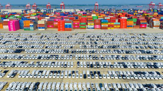 An aerial photo shows automobiles ready for shipment and export at Longtan Port in Nanjing, Jiangsu province, on Oct 4, 2025. (Photo/Xinhua)