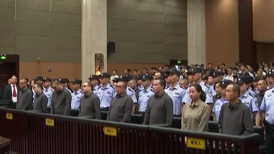 (Members of the Ming family in court. Photo: CCTV)