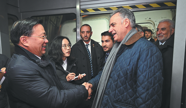 Uruguayan President Yamandu Orsi arrives in Beijing on Sunday for a weeklong state visit to China. This is President Orsi's first state visit to China. (Photo: Li Xin/Xinhua)