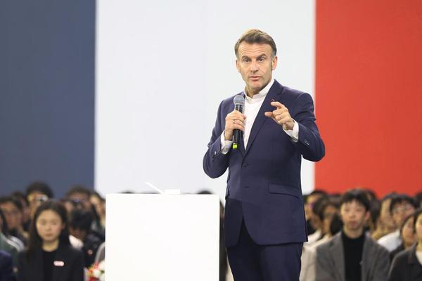 French President Emmanuel Macron visits Sichuan University in Chengdu, southwest China's Sichuan Province, Dec. 5, 2025. (Photo by Liu Yuchen/Xinhua)