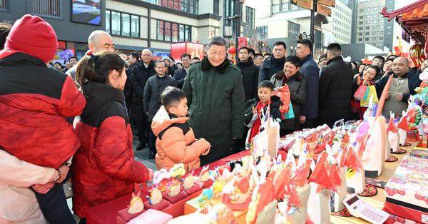 Xi visits people in Beijing ahead of Spring Festival, extends greetings to all Chinese