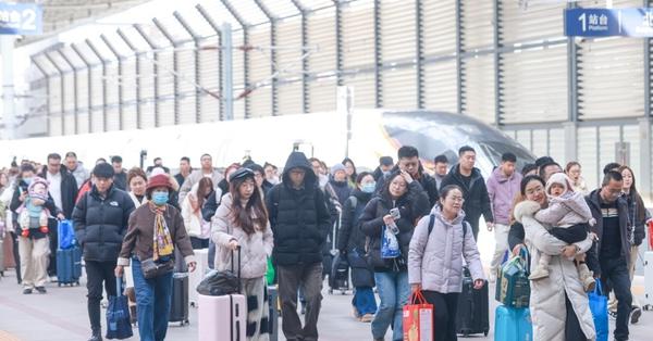 China sees peak of return travel on final day of Spring Festival holiday