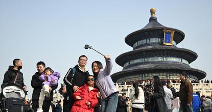 China records 596 mln domestic tourist trips during Spring Festival holiday