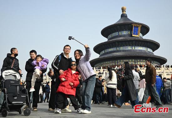 China records 596 mln domestic tourist trips during Spring Festival holiday