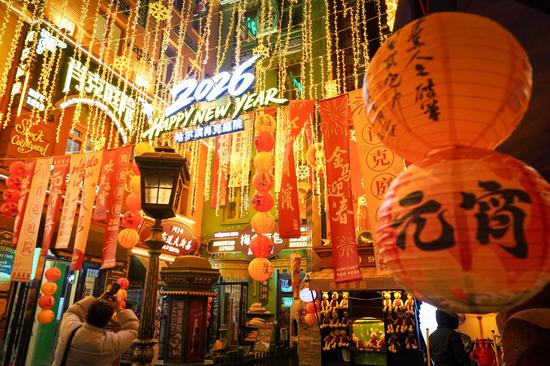 People welcome Lantern Festival across China