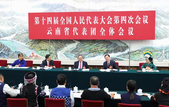 Chinese leaders attend deliberations at annual legislative session