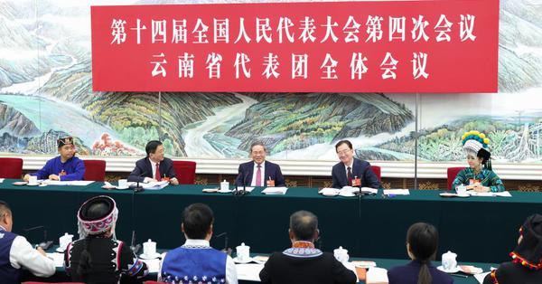 Chinese leaders attend deliberations at annual legislative session