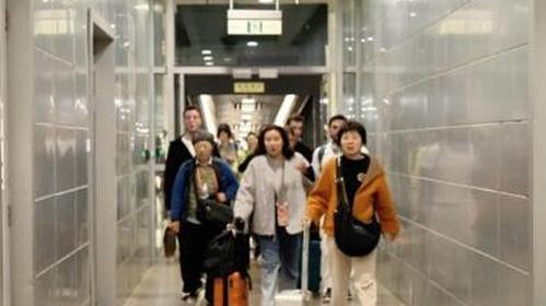 Stranded Taiwan compatriots from the Middle East arrive in Shanghai en route home