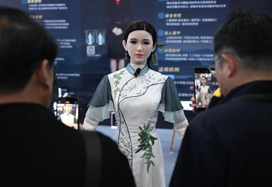 Humanoid robots draw attention at exhibition in Hangzhou