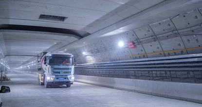 World's largest-diameter underwater shield tunnel achieves dual breakthrough in China