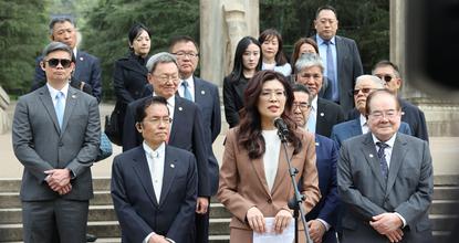 KMT chairwoman pays homage to Sun Yat-sen Mausoleum in Nanjing