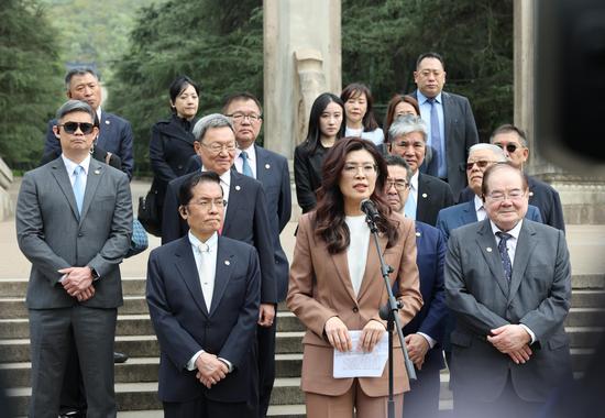 KMT chairwoman pays homage to Sun Yat-sen Mausoleum in Nanjing