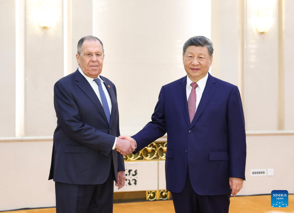 Chinese President Xi Jinping meets with Russian Foreign Minister Sergei Lavrov at the Great Hall of the People in Beijing, capital of China, April 15, 2026. (Xinhua/Huang Jingwen)