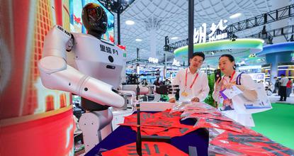 Exploring smart robots at Hainan consumer expo