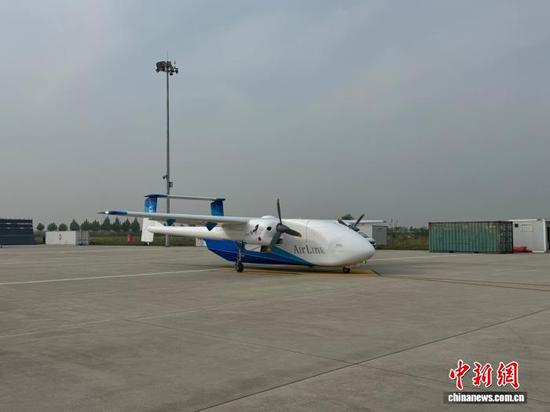 China's domestically developed "unmanned flying truck" HH-200 completes its maiden flight on April 15, 2026. (Photo/China News Service)