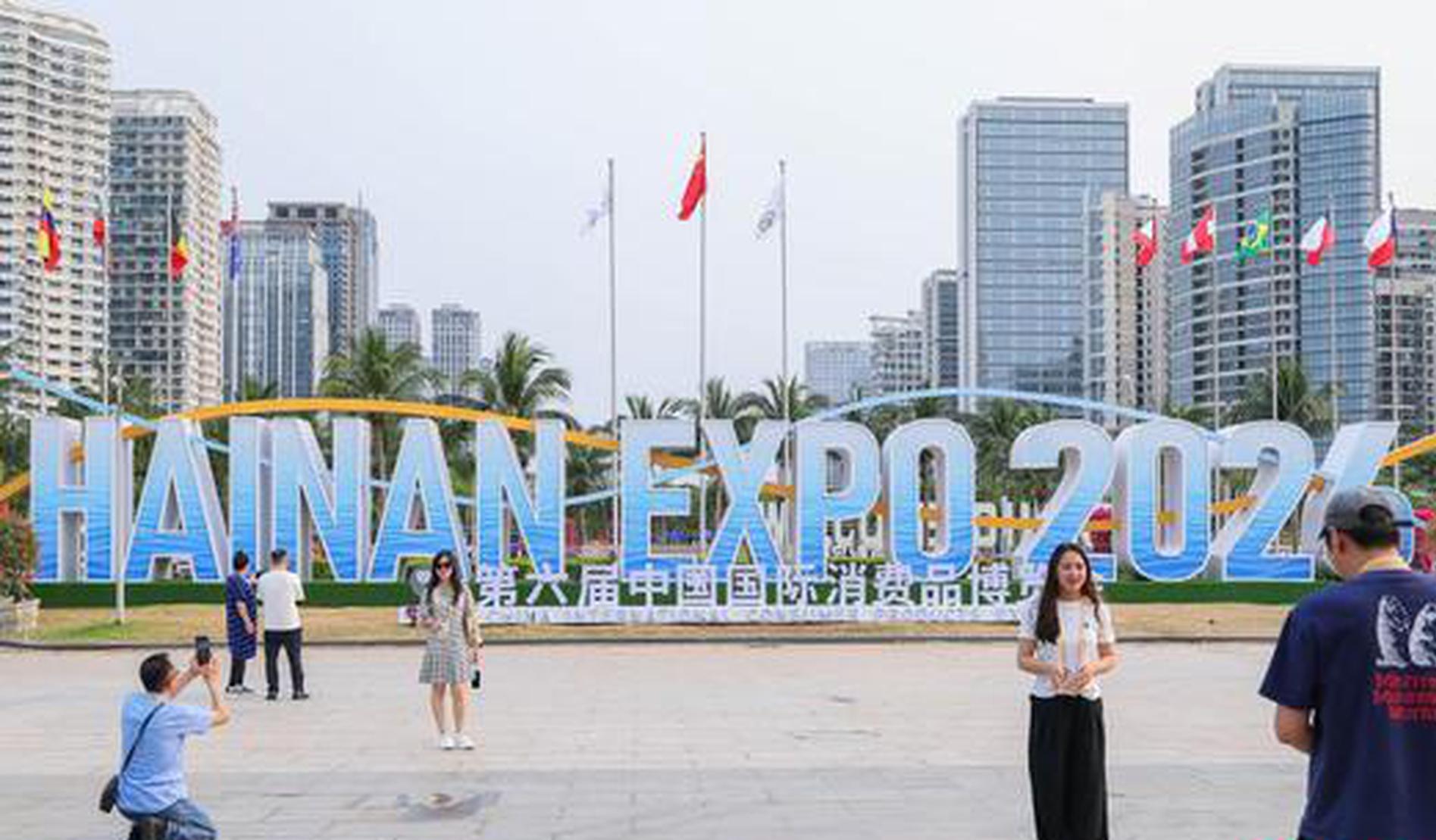 Sixth Hainan consumer expo showcases combination of cutting-edge tech and tradition
