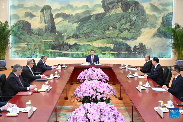 Chinese President Xi Jinping meets with Russian Foreign Minister Sergei Lavrov at the Great Hall of the People in Beijing, capital of China, April 15, 2026. (Xinhua/Yan Yan)