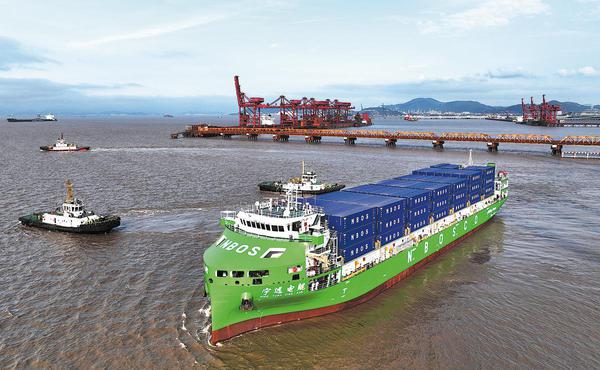 The Ning Yuan Dian Kun departs from Ningbo-Zhoushan Port for Jiaxing Port, both located in East China's Zhejiang province, on Wednesday. (Photo: Xinhua)