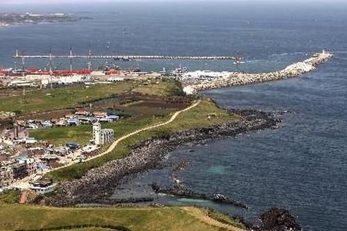 1 Chinese national missing after falling overboard near South Korea's Jeju