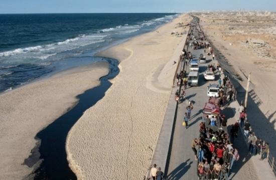 Israeli tanks open fire towards the eastern areas of Khan Younis city in the southern Gaza Strip