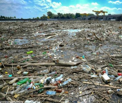 Turning plastic waste into chess pieces